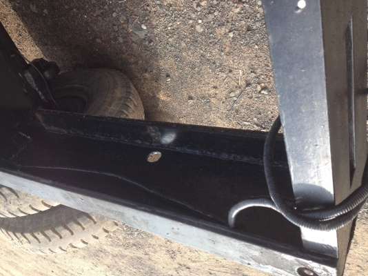 10ล้อเพลาเดียวครับกำลังต่อเทเลอร์ขึ้นรถเกี่ยว