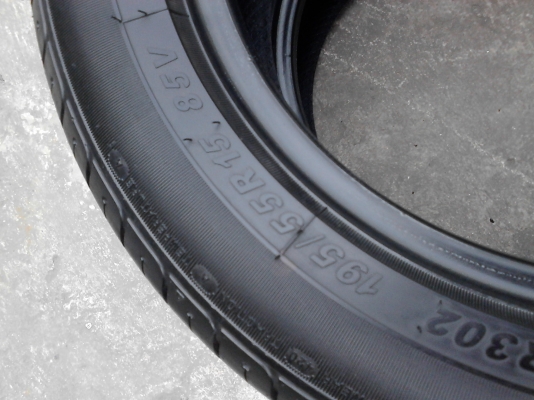 195/55R15 DEESTONE VINCENTE มี 2 เส้นครับ ปี2013 TEL.081-427-3941 195/55R15 DEESTONE VINCENTE มี 2 เส้นครับ ปี2013 TEL.081-427-3941