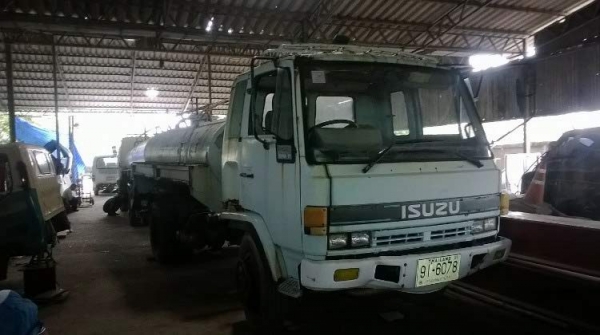 ขายรถบรรทุกนำ้