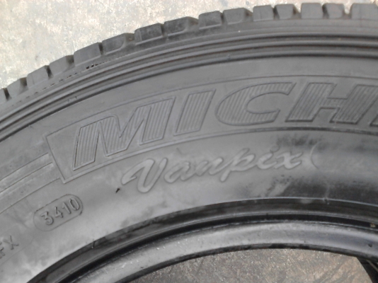 205/70R15 MICHELIN vanpix มี 2 เส้น TEL.081-427-3941 205/70R15 MICHELIN vanpix มี 2 เส้น TEL.081-427-3941