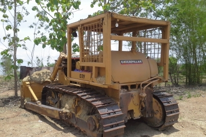 ขายด่วน รถแทรกเตอร์ตีนตะขาบ CATERPILLAR รุ่น D7F