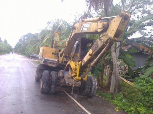 SK907  รถมือคีบล้อยาง