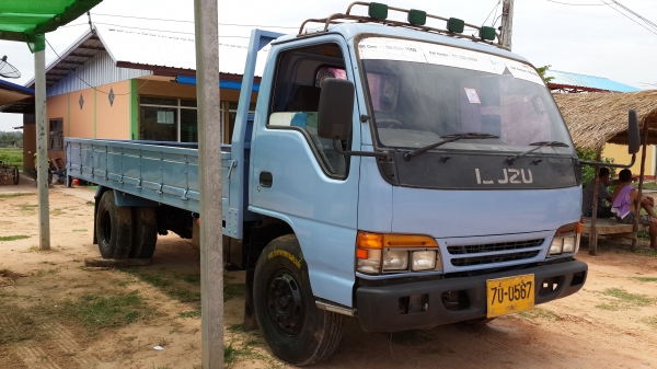 ขาบด่วนISUZU NPR120ฝาขาวยาว5.5เมตรสภาพพร้อมใช้จัดแนนท์ได้ราคาโทร0843923995