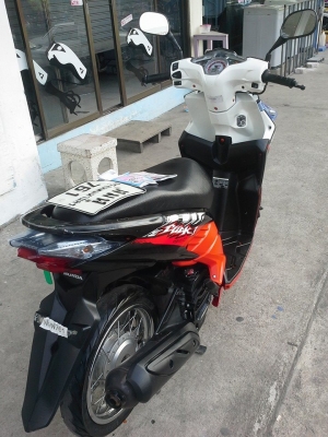 Honda Click i ปี 2554 สีดำแดง รถสวยๆประหยัดน้ำมัน ลาย Street เป็นลายสุดท้าย