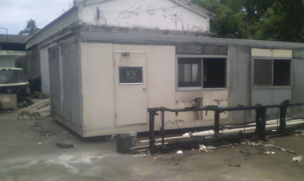 ขายด่วน!!ตู้สำนักงาน 2 ตู้ต่อกัน  พร้อมแอร์ 1  ตัว