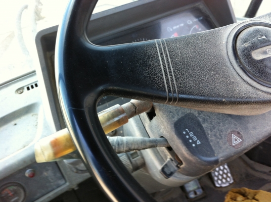 ขายรถตักล้อยาง KOMATSU WA-180-3 รถใช้งานอยู่ ราคา 700000 ต่อรอง สนใจโทร