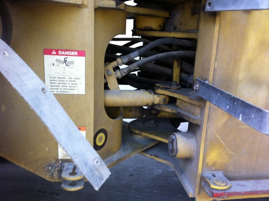 ขายรถตักล้อยาง KOMATSU WA-180-3 รถใช้งานอยู่ ราคา 700000 ต่อรอง สนใจโทร