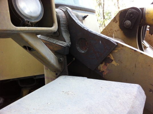 ขายรถตักล้อยาง KOMATSU WA-180-3 รถใช้งานอยู่ ราคา 700000 ต่อรอง สนใจโทร