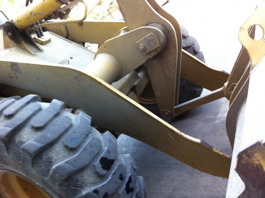 ขายรถตักล้อยาง KOMATSU WA-180-3 รถใช้งานอยู่ ราคา 700000 ต่อรอง สนใจโทร