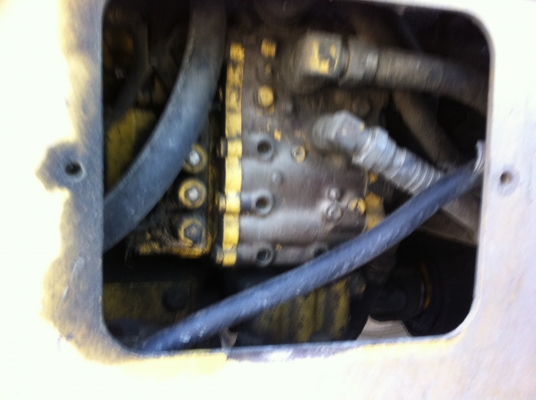 ขายรถตักล้อยาง KOMATSU WA-180-3 รถใช้งานอยู่ ราคา 700000 ต่อรอง สนใจโทร