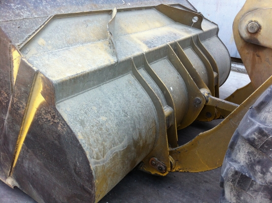 ขายรถตักล้อยาง KOMATSU WA-180-3 รถใช้งานอยู่ ราคา 700000 ต่อรอง สนใจโทร