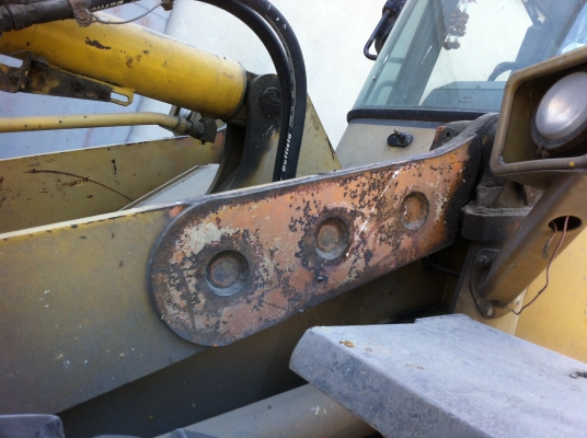 ขายรถตักล้อยาง KOMATSU WA-180-3 รถใช้งานอยู่ ราคา 700000 ต่อรอง สนใจโทร