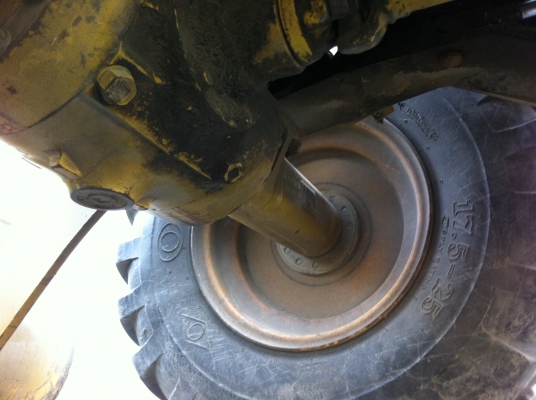 ขายรถตักล้อยาง KOMATSU WA-180-3 รถใช้งานอยู่ ราคา 700000 ต่อรอง สนใจโทร