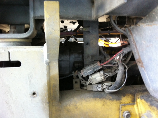 ขายรถตักล้อยาง KOMATSU WA-180-3 รถใช้งานอยู่ ราคา 700000 ต่อรอง สนใจโทร