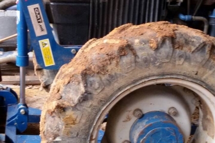 ขายดาวน์ รถไถนา FORD6640-2เพลามีตู้เก๋งมีผาน7+ดันหน้า