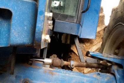 ขายดาวน์ รถไถนา FORD6640-2เพลามีตู้เก๋งมีผาน7+ดันหน้า