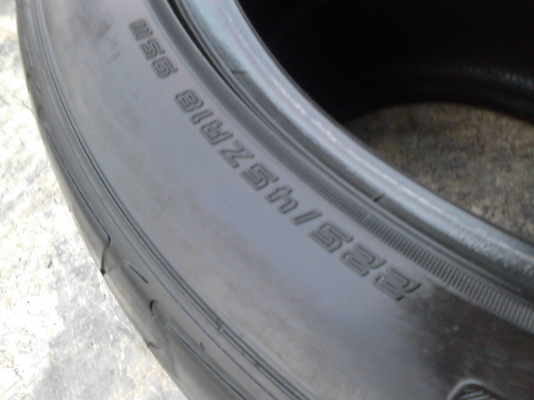 225/45R18 DUNLOP SP SPORT LM703 มี 2 เส้น ( ไม่มีปะ ) TEL.081-427-3941 225/45R18 DUNLOP SP SPORT LM703 มี 2 เส้น ( ไม่มีปะ ) TEL.081-427-3941