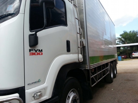 รถอีซูซุ 10 ล้อ ตู้เย็น 300 แรงม้า ปี 52   สนใจติดต่อ 081 - 6079515