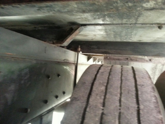 รถอีซูซุ 10 ล้อ ตู้เย็น 300 แรงม้า ปี 52   สนใจติดต่อ 081 - 6079515