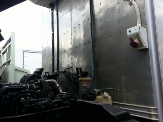 รถอีซูซุ 10 ล้อ ตู้เย็น 300 แรงม้า ปี 52   สนใจติดต่อ 081 - 6079515