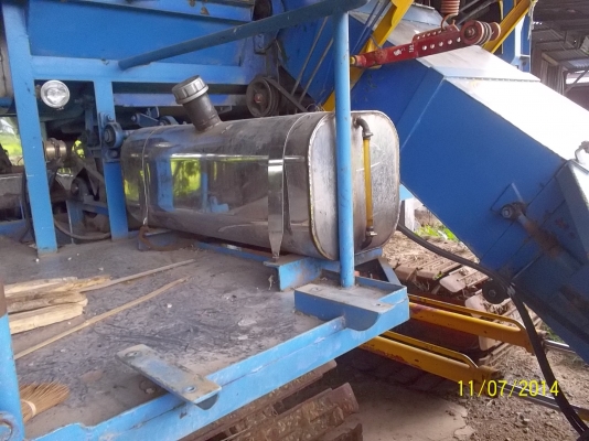 ขายรถเกี่ยวข้าวอุ้ม จ. เจริญยนต์ เครื่องยนต์ 240 แรง