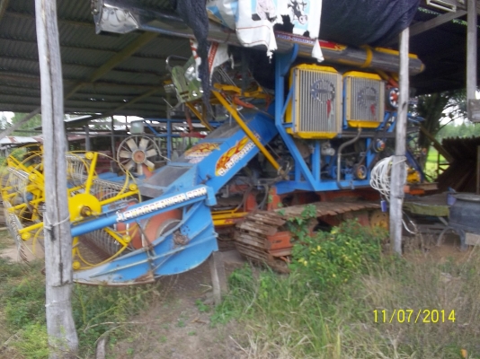 ขายรถเกี่ยวข้าวอุ้ม จ. เจริญยนต์ เครื่องยนต์ 240 แรง