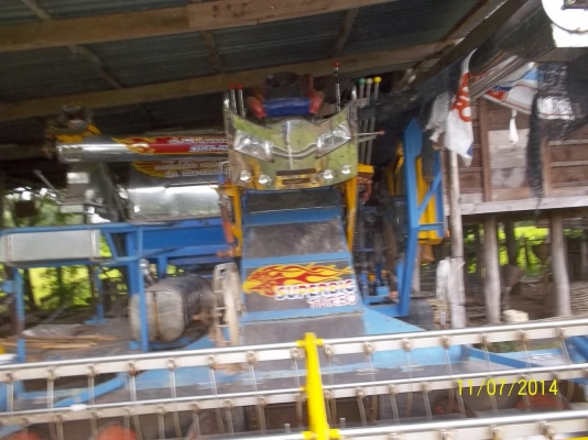 ขายรถเกี่ยวข้าวอุ้ม จ. เจริญยนต์ เครื่องยนต์ 240 แรง