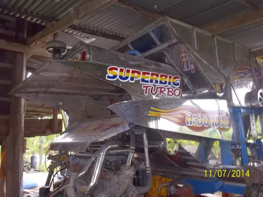 ขายรถเกี่ยวข้าวอุ้ม จ. เจริญยนต์ เครื่องยนต์ 240 แรง