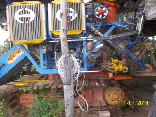 ขายรถเกี่ยวข้าวอุ้ม จ. เจริญยนต์ เครื่องยนต์ 240 แรง