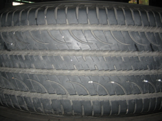 ขายยางYOKOHAMA  205/70R15 สภาพดีครับ