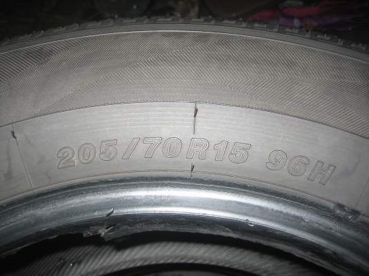 ขายยางYOKOHAMA  205/70R15 สภาพดีครับ