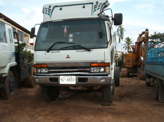 ขายรถบรรทุก มิตซู เครื่องยนต์ 225 แรงม้า สภาพเครื่องเก่าญี่ปุ่นเพิ่งเปลี่ยนใหม่ เกียร์ อิปตัน 2 เพลา สภาพดีพร้อมใช้งาน