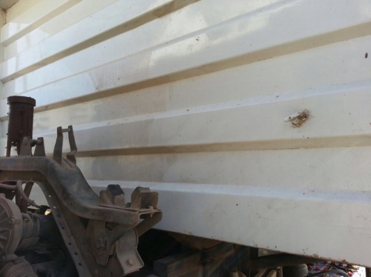 รถอีซูซุ 10 ล้อดั้ม  FXZ  270 แรงม้า. ปี 52  สนใจติดต่อ  081 - 6079515