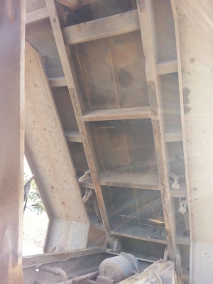 รถอีซูซุ 10 ล้อดั้ม  FXZ  270 แรงม้า. ปี 52  สนใจติดต่อ  081 - 6079515