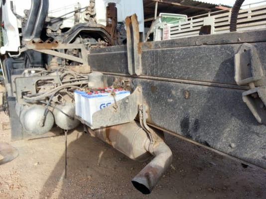 รถอีซูซุ 10 ล้อดั้ม  FXZ  270 แรงม้า. ปี 52  สนใจติดต่อ  081 - 6079515