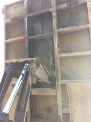 รถอีซูซุ 10 ล้อดั้ม  FXZ  270 แรงม้า. ปี 52  สนใจติดต่อ  081 - 6079515