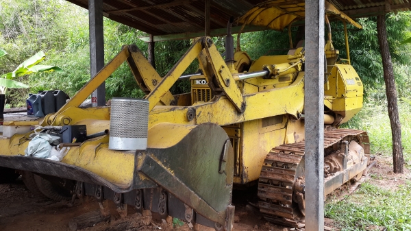 ขอแจมหน่อยนะครับขายด่วนแทร็คเตอร์KOMATSU D50Sสภาพสวยๆราคาถูกๆพร้อมใช้งานจริงๆรีบจองเลยครับ0843923995