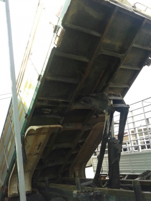 ***ขายแล้วครับขอบคุณ Truck2hand ขายกระบะดั้มเนียมพร้อมชุดดั้มครบเซ็ต สภาพดี ยกลงจาก ISUZU ROCKY เพลาเดียวดั้ม กว้างนอก2.50ม.ยาว6.10ม. พื้นดีข้างสวยไม่ผุ กระดูกงูสวยไม่มีผุ ไม่มีแตก ใช้งานบรรทุกเบา ร้านวัสดุก่อสร้าง สีสันดี พร้อมใช้งาน ราคาต่อรองได้นิดหน่อ