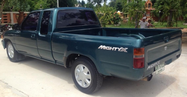 **135,000 บ.ต่อรอง**ขายกระบะแค็ปสวยๆ TOYOTA ไมตี้เอ็กซ์ 2.5 โป่งหลังแท้ปี38/95 เครื่องเดิมเกียร์เดิม2L แน่นๆ แรงๆ แห้งดีไม่มีเยิ้ม เกียร์ดีไม่หลุดไม่หอน ช่วงล่างหนึบๆ คัสซีสวยไม่มีปะไม่มีดาม กระบะสวยพื้นไม่ผุ หน้า-หลังเดิมไม่เคยชนหนัก ภายในเก๋งสวยคอนโซลเต