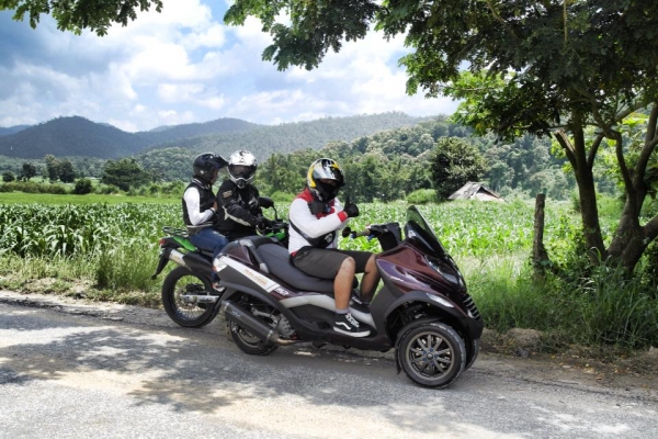 ขาย Piaggio MP3-250CC สามล้อ ขาย Piaggio MP3-250CC สามล้อ