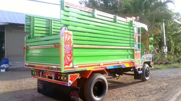 ผลิตรถอีแต๋น รับประกอบรถอีแต๋น รถบรรทุก รถเกษตรกรรม เอนกประสงค์ ตามเสปค คันนี้หกล้อใหญ่ๆ มีดั๊ม ไม่รวมเครื่อง โทร081-0745778 ลุงโหนกรับสาย อู่สมจิตรราชายนต์ โคราช