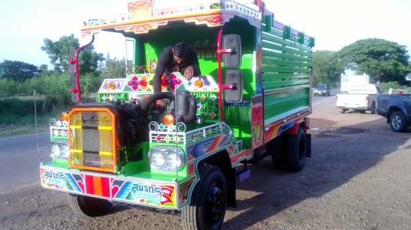 ผลิตรถอีแต๋น รับประกอบรถอีแต๋น รถบรรทุก รถเกษตรกรรม เอนกประสงค์ ตามเสปค คันนี้หกล้อใหญ่ๆ มีดั๊ม ไม่รวมเครื่อง โทร081-0745778 ลุงโหนกรับสาย อู่สมจิตรราชายนต์ โคราช