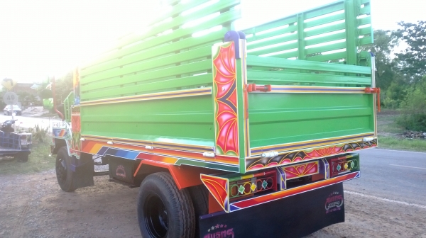 ผลิตรถอีแต๋น รับประกอบรถอีแต๋น รถบรรทุก รถเกษตรกรรม เอนกประสงค์ ตามเสปค คันนี้หกล้อใหญ่ๆ มีดั๊ม ไม่รวมเครื่อง โทร081-0745778 ลุงโหนกรับสาย อู่สมจิตรราชายนต์ โคราช