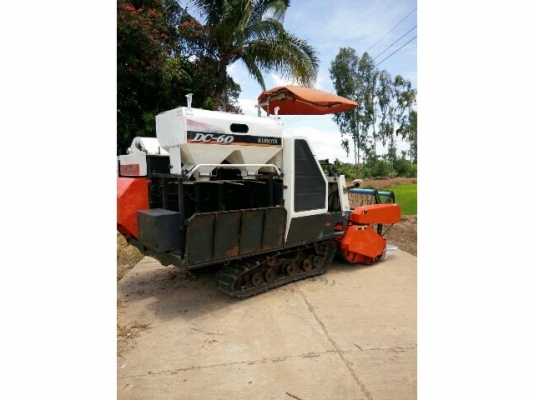 ขายรถเกี่ยวข้าว KUBOTA DC60 สภาพดีพร้อมใช้งาน ใช้งานน้อย 2,000ชม. สนใจโทร 090-8588220คุณนะ