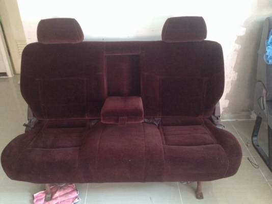 ขายเบาะรถตู้ ตัวนอกสีแดง