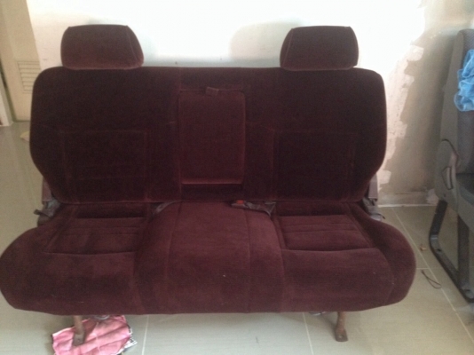 ขายเบาะรถตู้ ตัวนอกสีแดง
