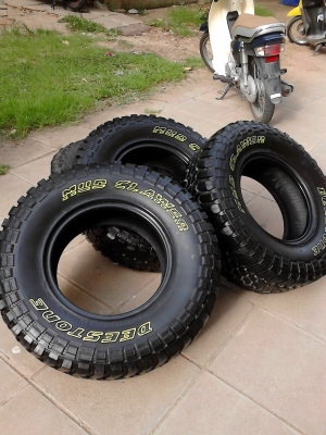31X10.50R15 DEESTONE MUD CLAWER ปีใหม่ 2013 ขายชุด 4 เส้น TEL.081-427-3941 31X10.50R15 DEESTONE MUD CLAWER ปีใหม่ 2013 ขายชุด 4 เส้น TEL.081-427-3941