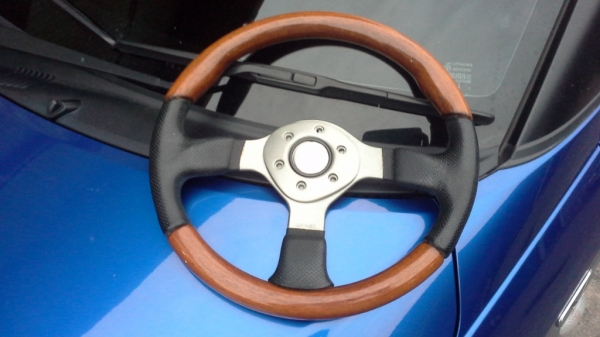 พวงมาลัย NARDI ขนาด 13 นิ้ว  สวยๆ