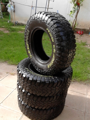 31X10.50R15  DEESTONE MUD CLAWER   ปีใหม่ 2013 ขายชุด 4 เส้น TEL.081-427-3941