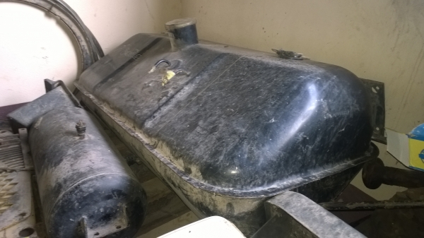 ถังน้ำมันไหม่เอี่ยมของ HINO....6ล้อและสิบล้อ..ยังไม่ได้ใช้..